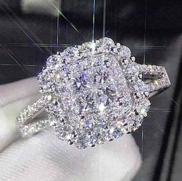 Jewelry - 2 HOUR SALE! Stunning Invisible Princess Cut Engagement Ring! 🤍✨💍🤍✨💍.
